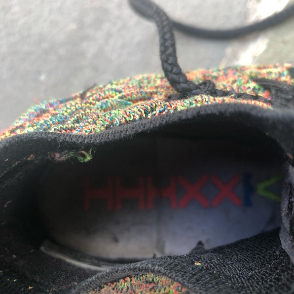 🔴Authentic La Bron Boys Shoes 🧡🎁 - Picture 5 of 6